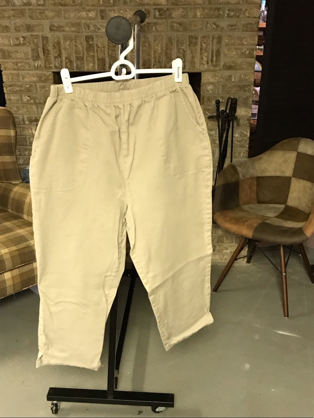 Women's Beige Elastic Waist Capris